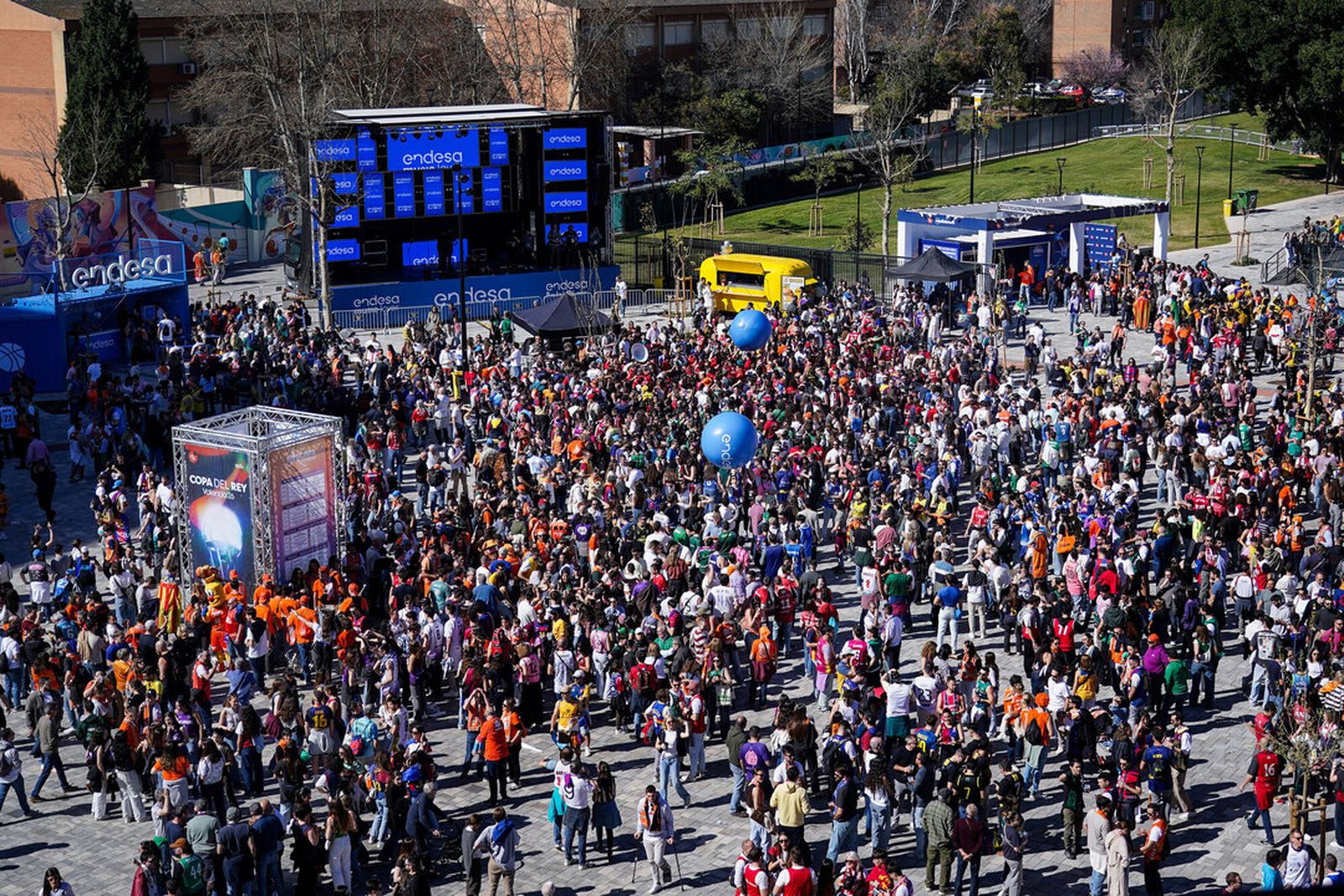 Las fotos del encuentro de aficiones de la Copa del Rey de Valencia