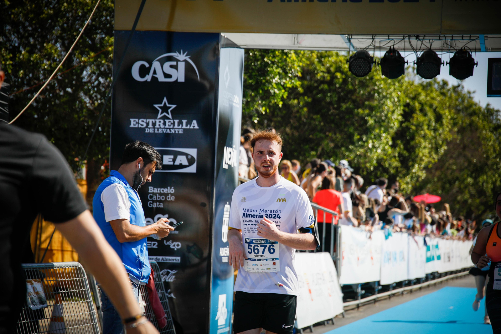 Imágenes de la llegada de la Media maratón Ciudad de Almería
