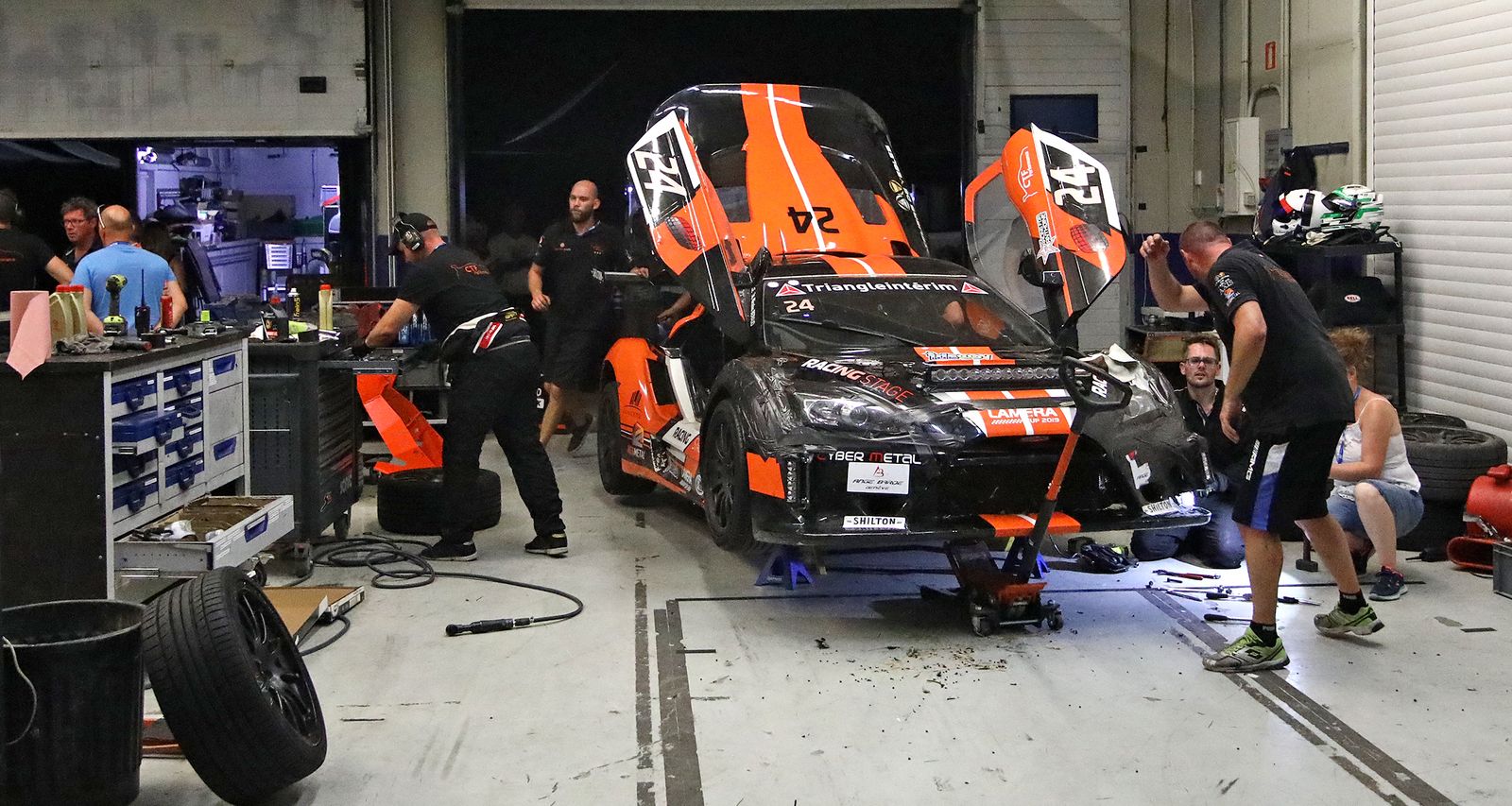 Imágenes de las 24 horas de automovilismo en el Circuito de Jerez