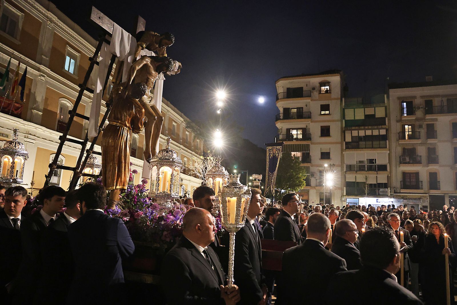 Las fotografías del Vía Crucis de las Hermandades de Huelva