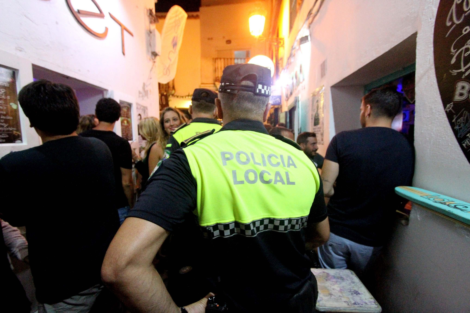 Dos policías locales, en una imagen de archivo.