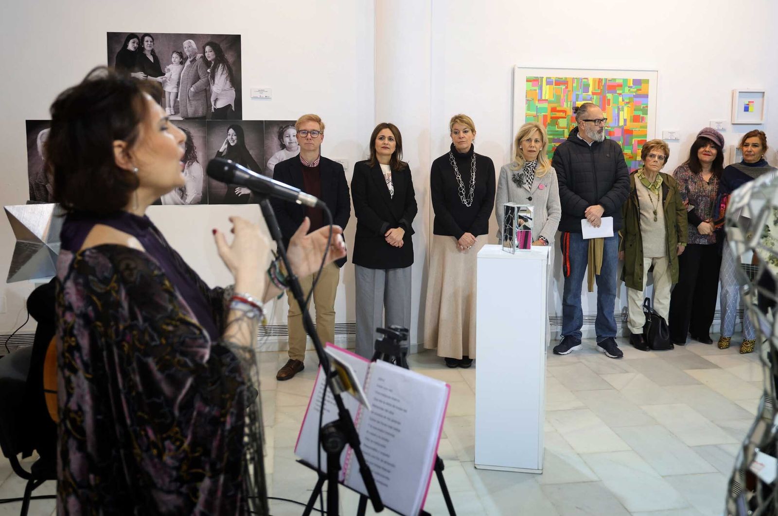 Imágenes del acto de clausura de la exposición "Bajo un mismo latido", en la Casa Colón de Huelva