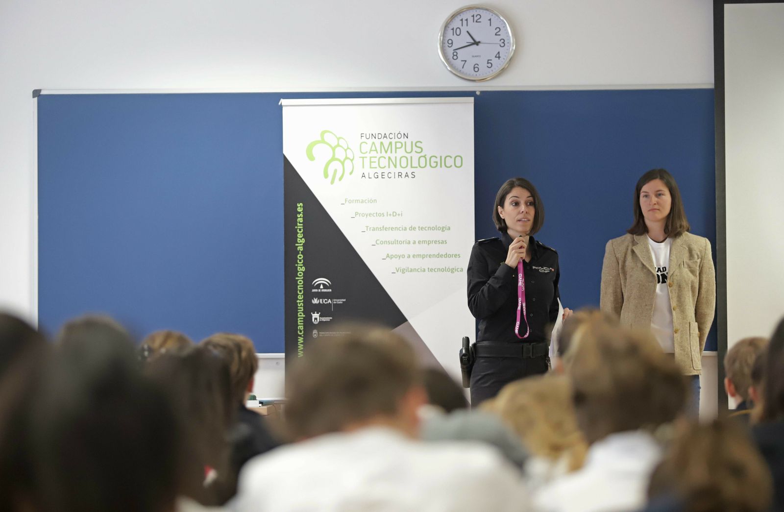 Un momento de la presentación de la guía en Algeciras