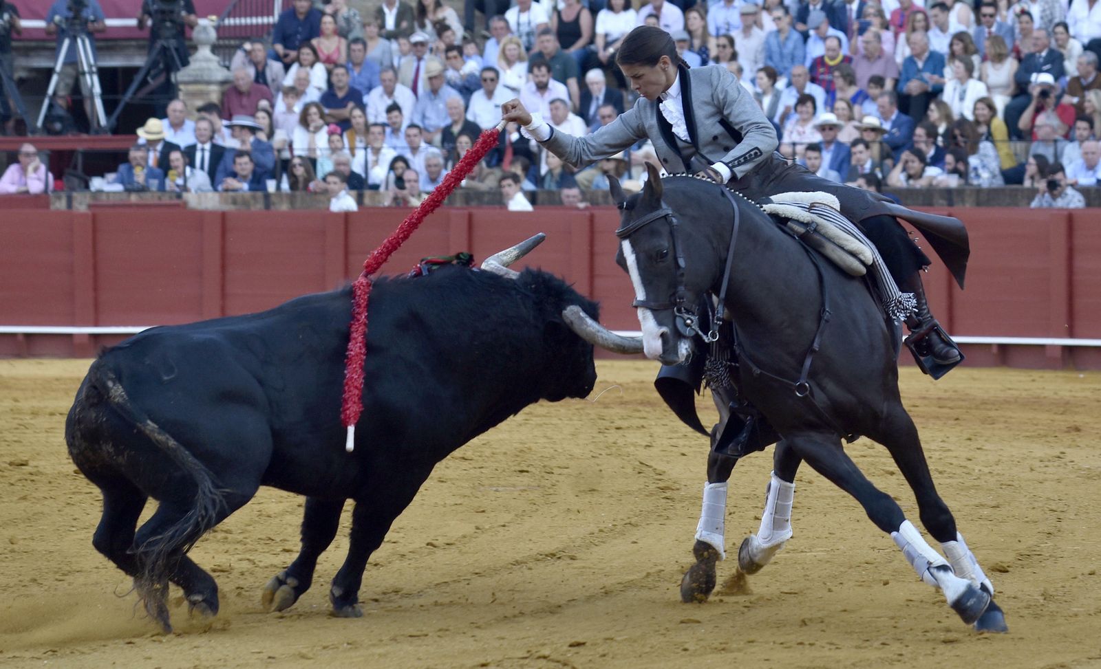 Las imágenes de la corrida de rejones de la Feria de Abril de Sevilla