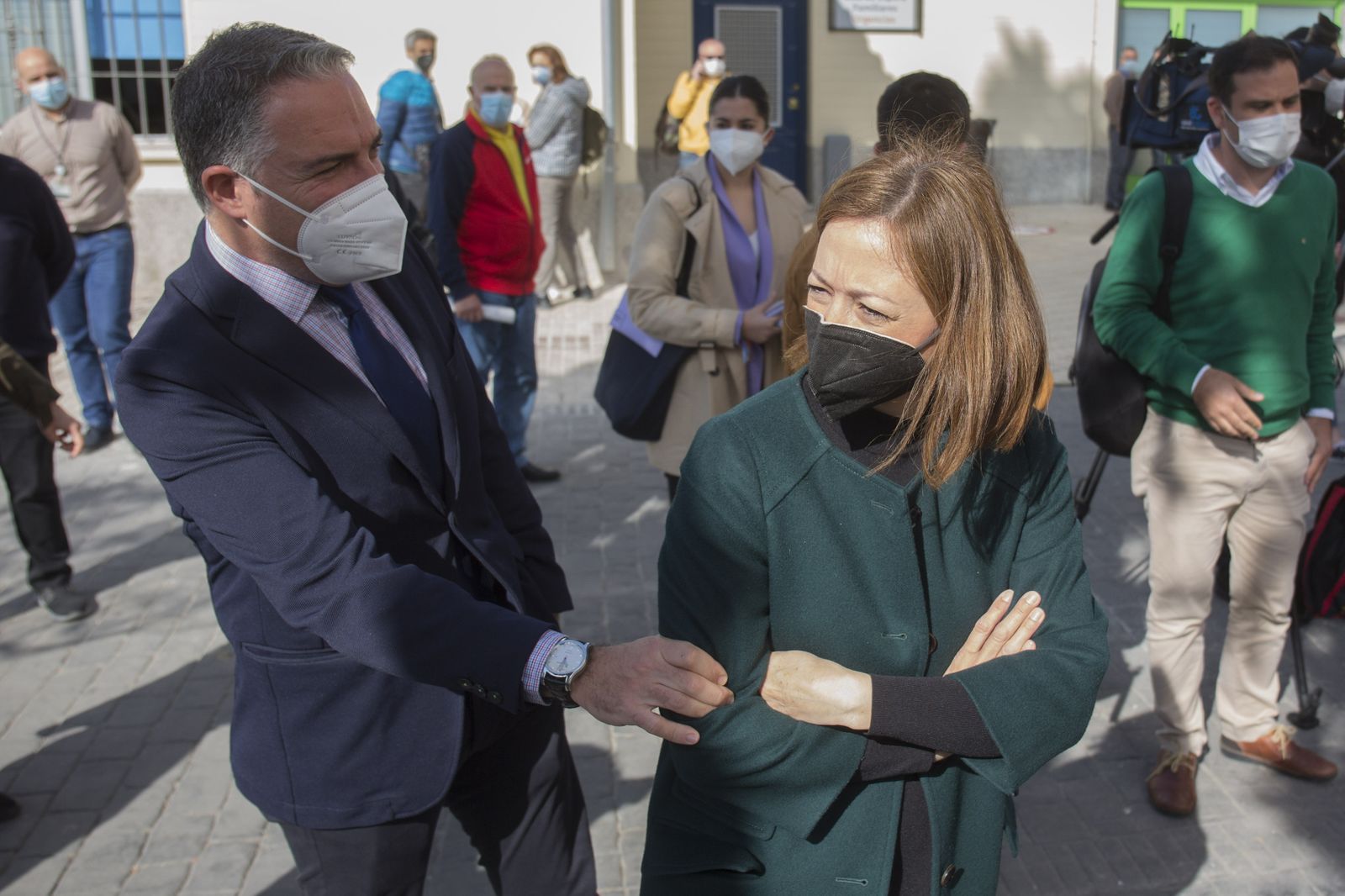 Elías Bendodo y Patricia Navarro.