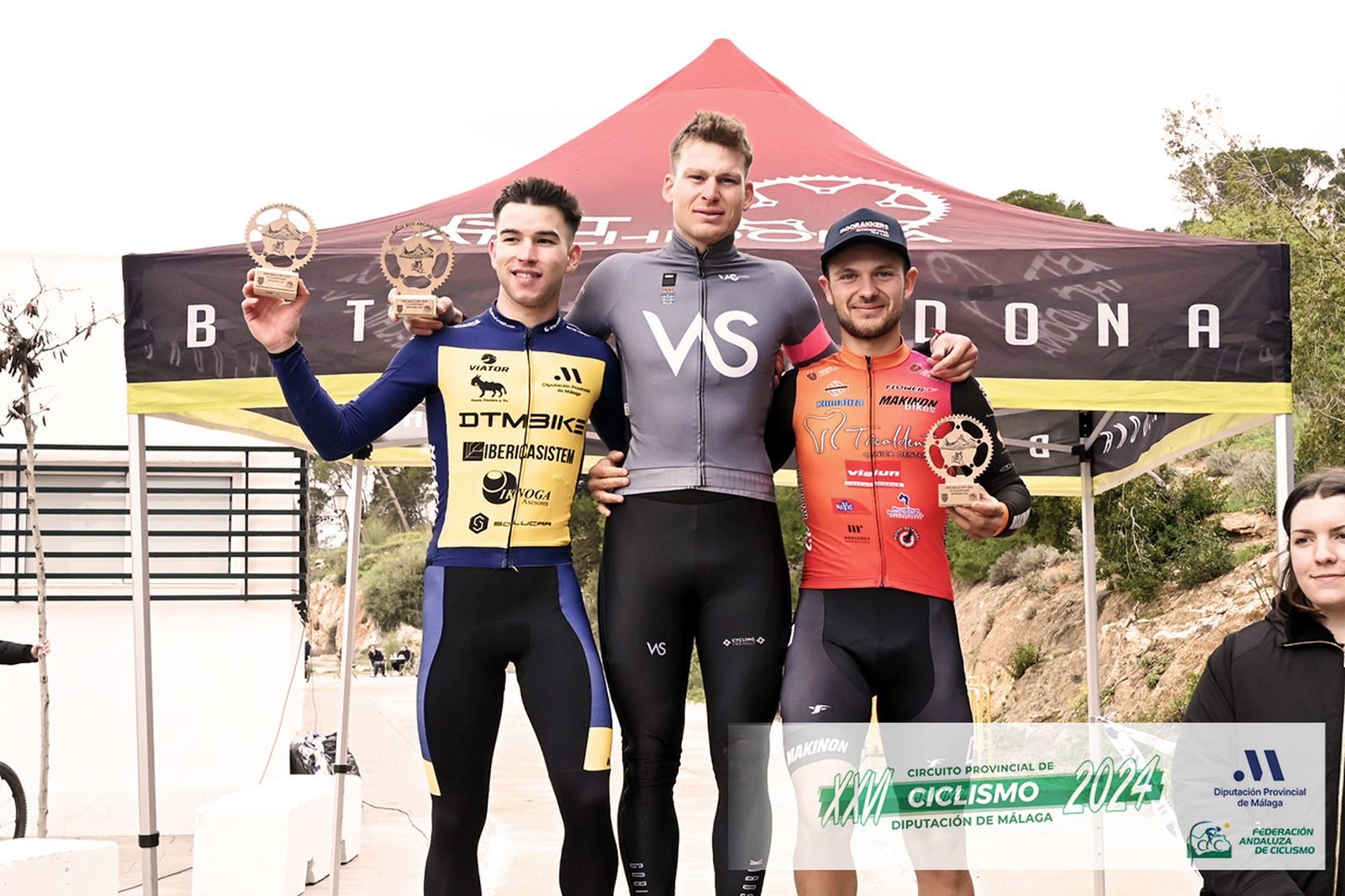 El podio masculino de la prueba.