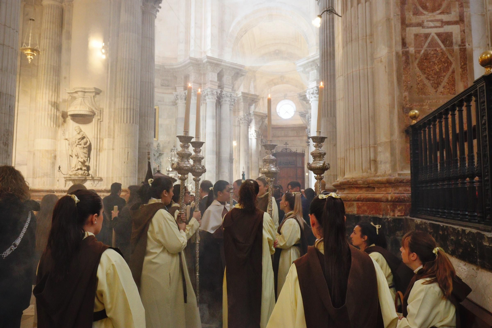 Las imágenes del traslado de Prendimiento desde la Catedral en la Semana Santa de Cádiz 2025