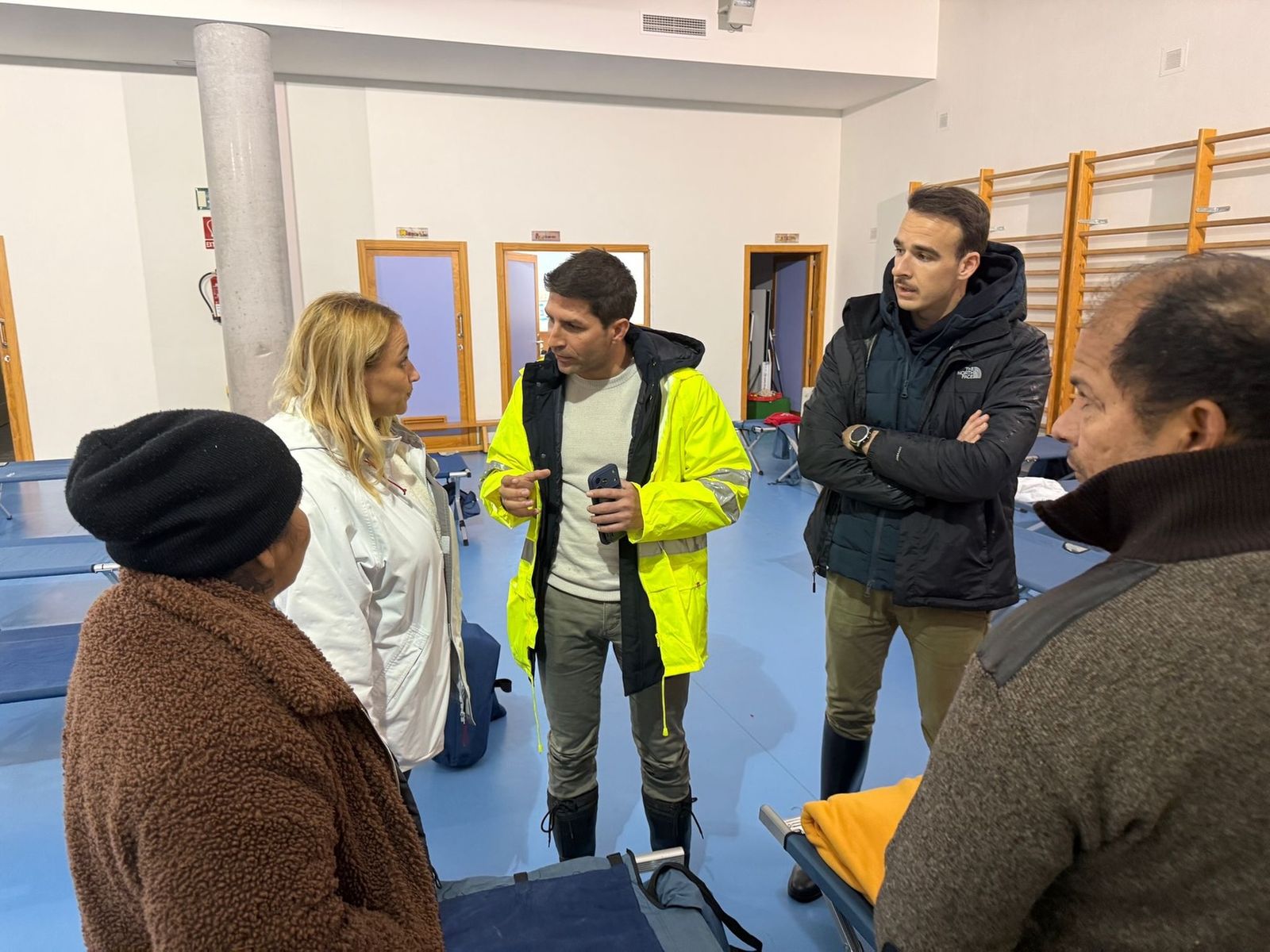 Realojados en el albergue provisional de El Secadero.