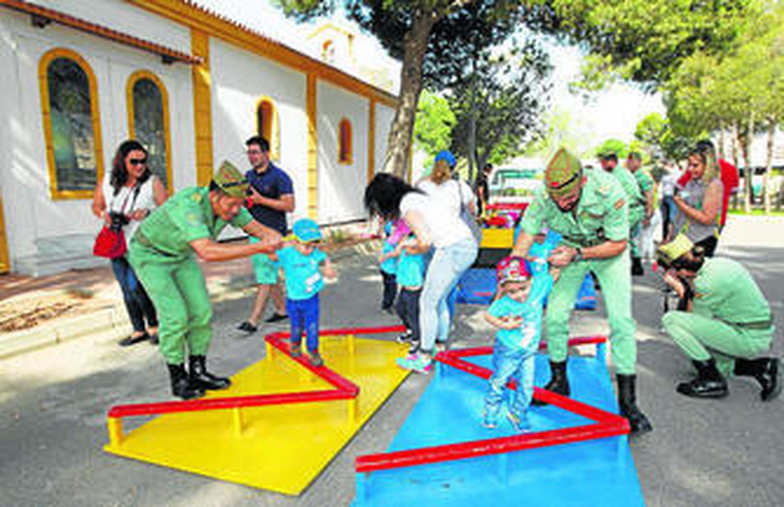 Una pequeña gimkana para hacer más divertida la visita de los escolares.
