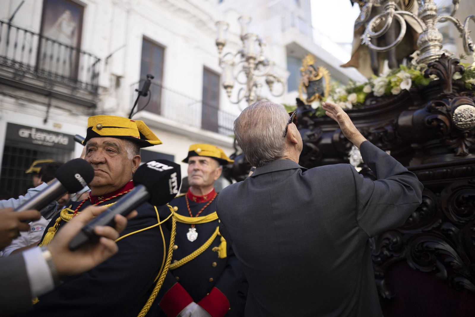 Imágenes de la salida extraordinaria de La Borriquita por las calles de Huelva