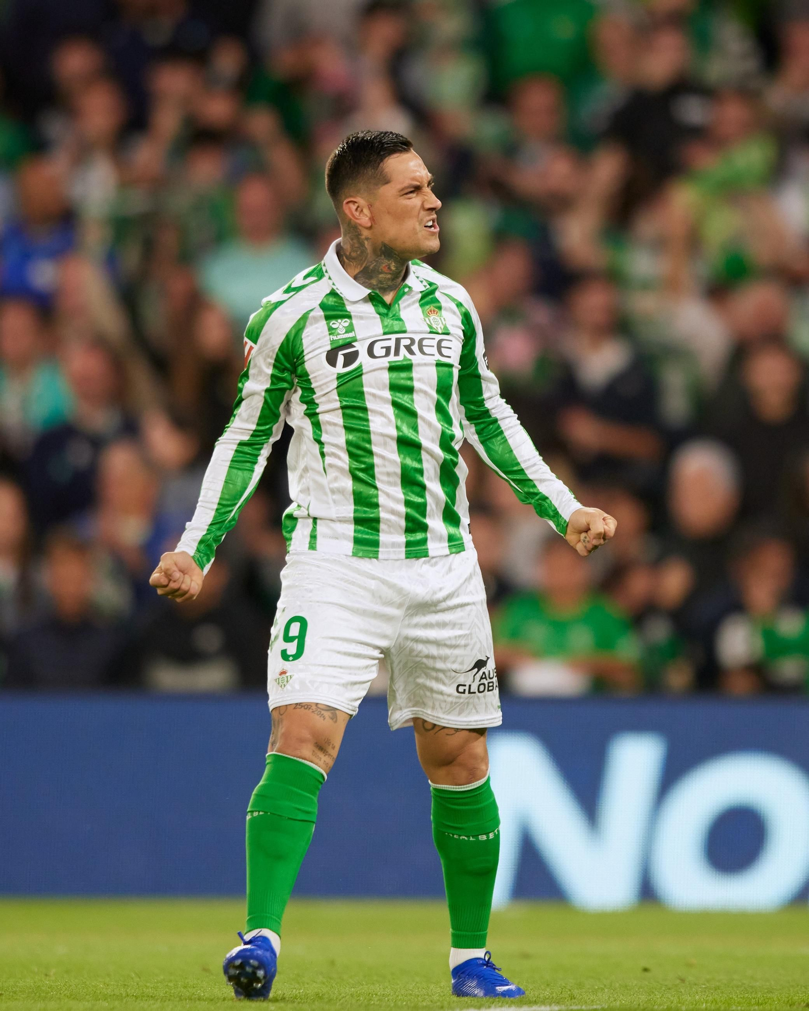 Chimy Ávila celebrando con rostro de rabia la victoria del Betis