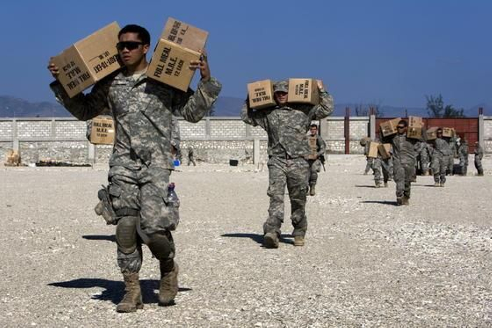 La comunidad internacional se vuelca en la ayuda hacia la población haitiana. / Reportaje Gráfico: EFE