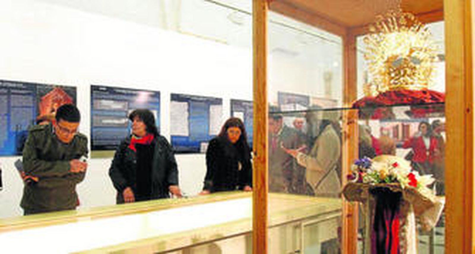 La corona de la Virgen data de finales del siglo XVII o principios del XVIII.