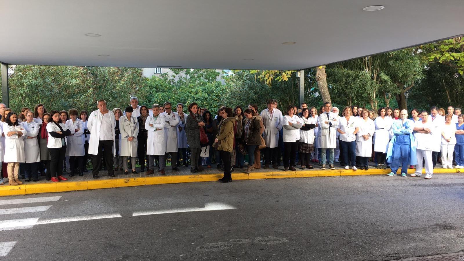 Minuto de silencio espontáneo por el doctor Elías Cañas García-Otero.