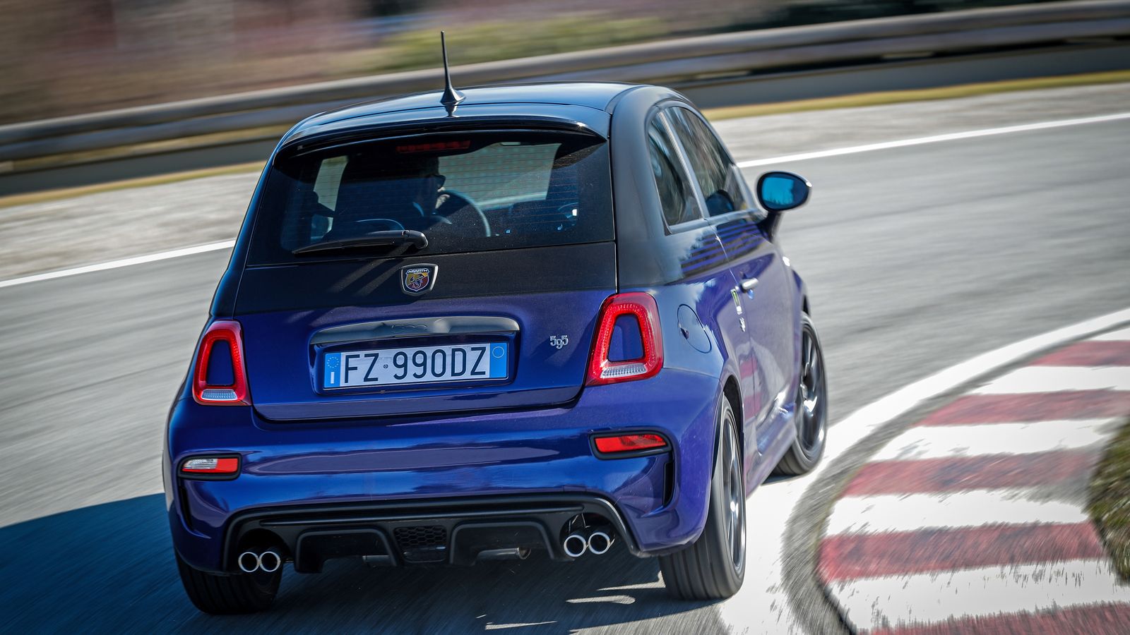 El escape, específicamente desarrollado para esta edición, debe garantizar un "estruendoso" sonido, a decir de Abarht.