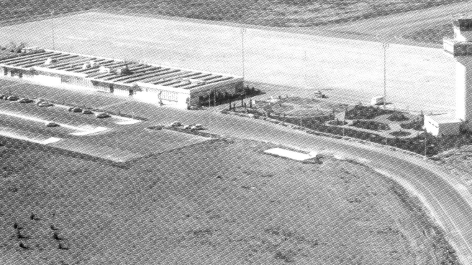 Vista general del Aeropuerto  en la década de los setenta, poco después de su inauguración