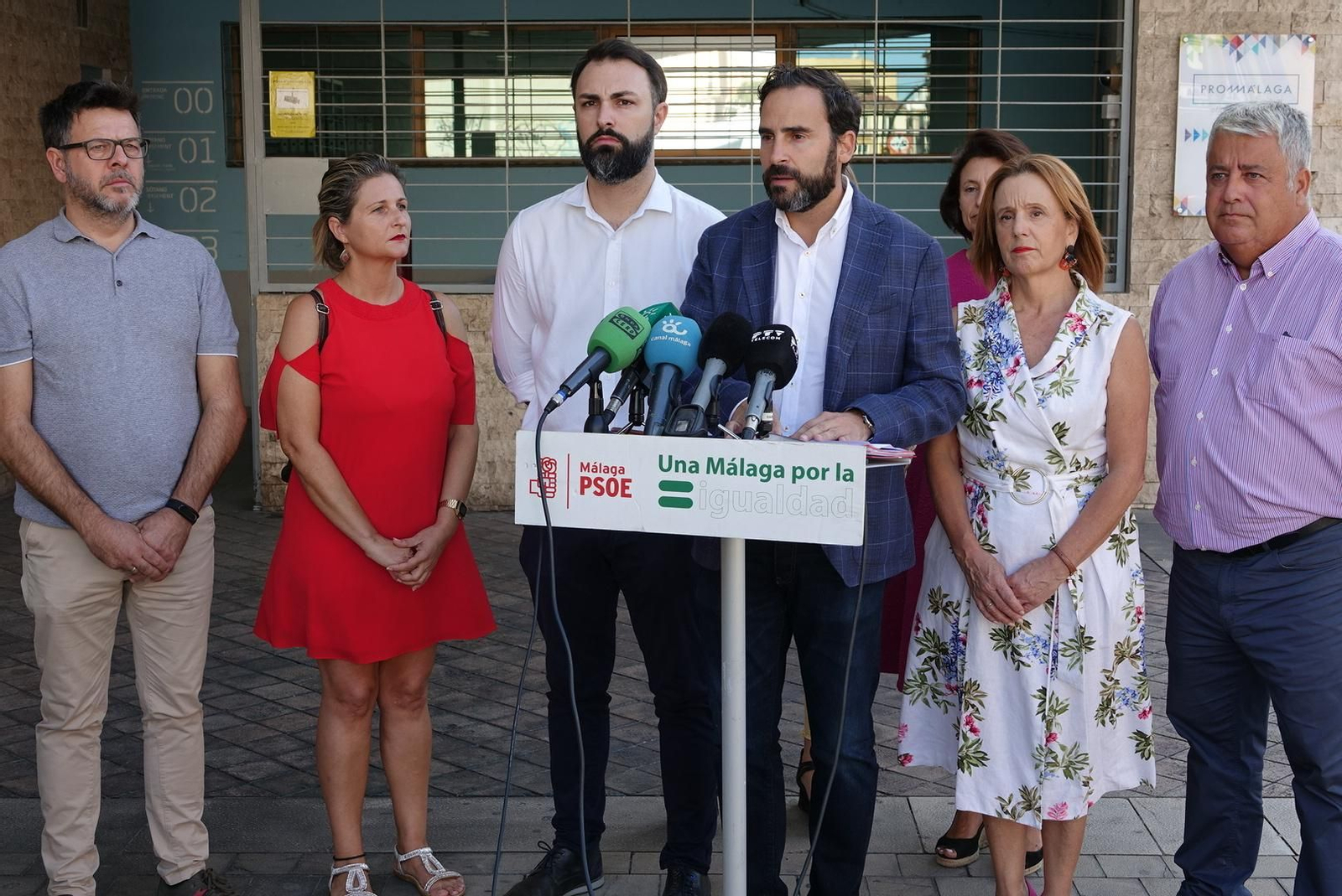 Daniel Pérez, acompañado de varios concejales del PSOE, valora el caso Promálaga.