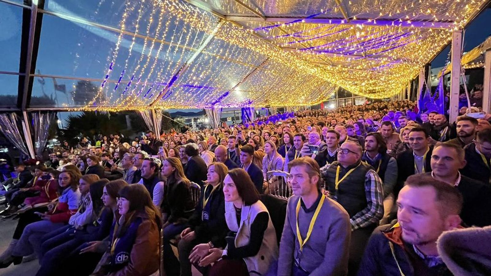 Cientos de trabajadores de Cosentino han asistido al Concierto de  Bisbal.