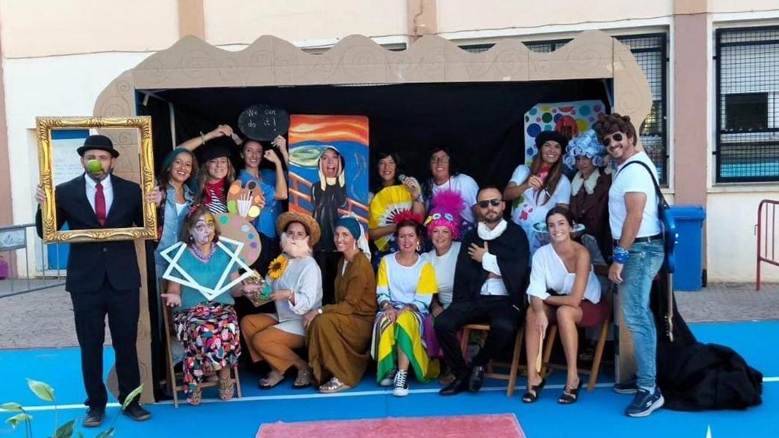 Así han recibido al alumnado los docentes del CEIP Luis Vives.