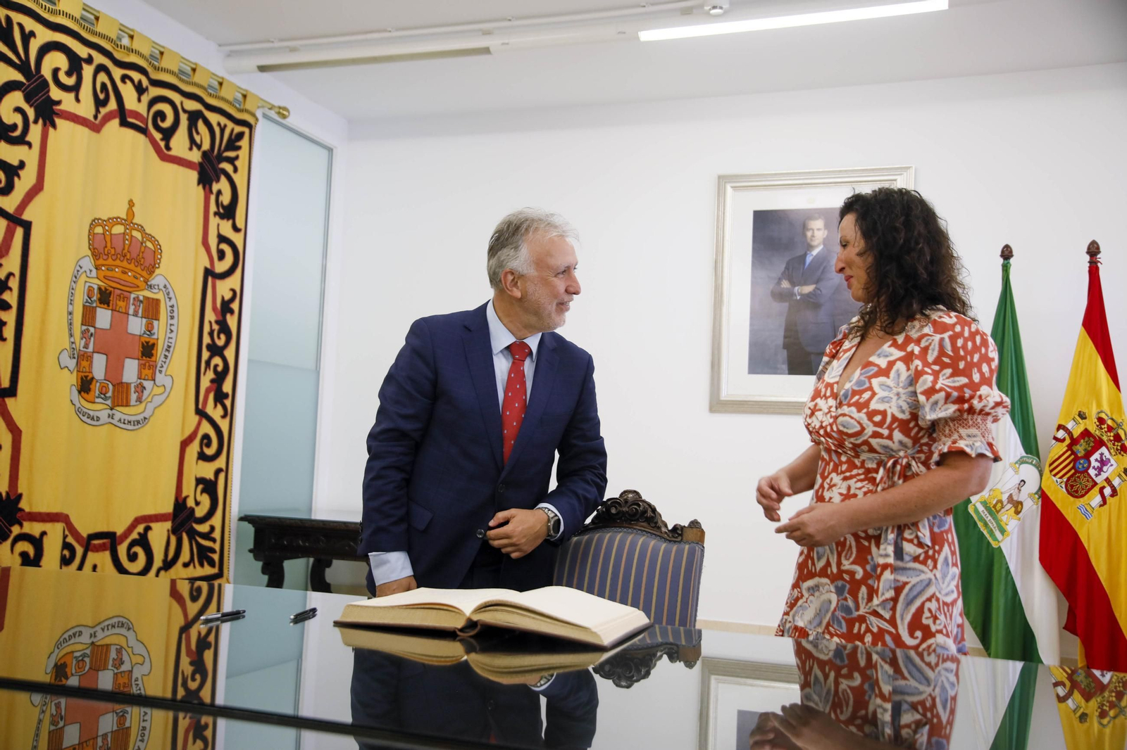 Placa de memoria histórica en el monumento de los coloraos, en imágenes