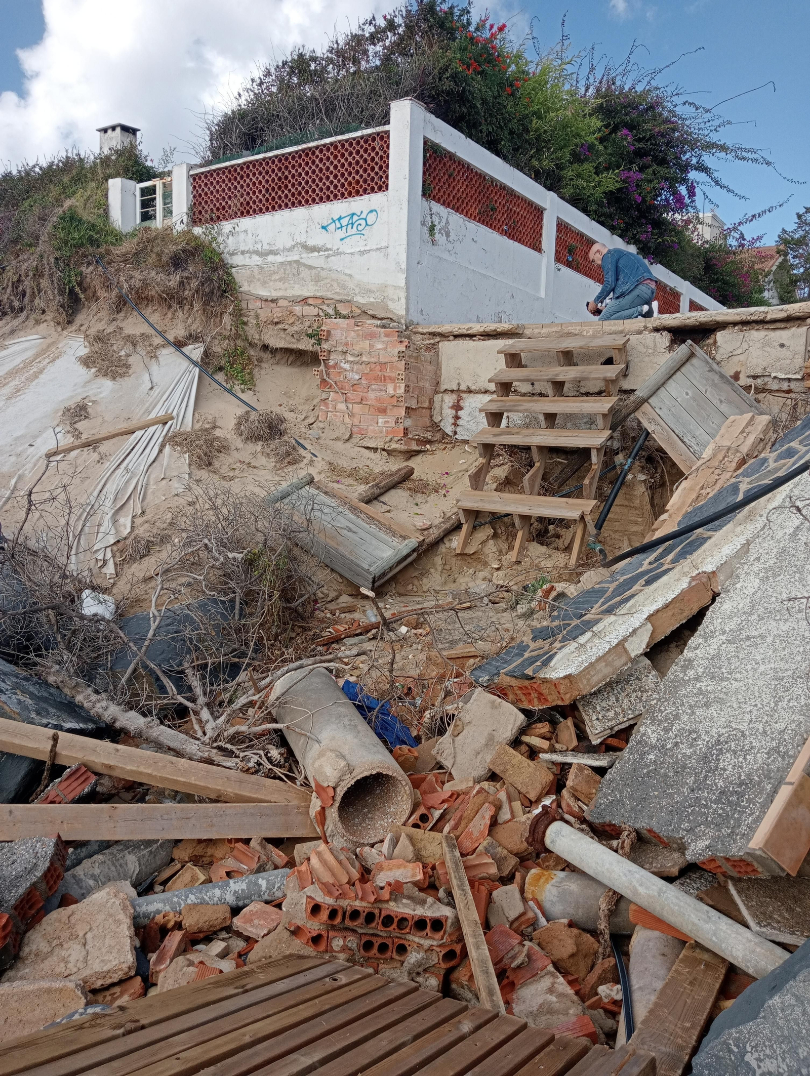 Imágenes de la playa de El Portil tras el temporal de viento y lluvia de ayer en Huelva