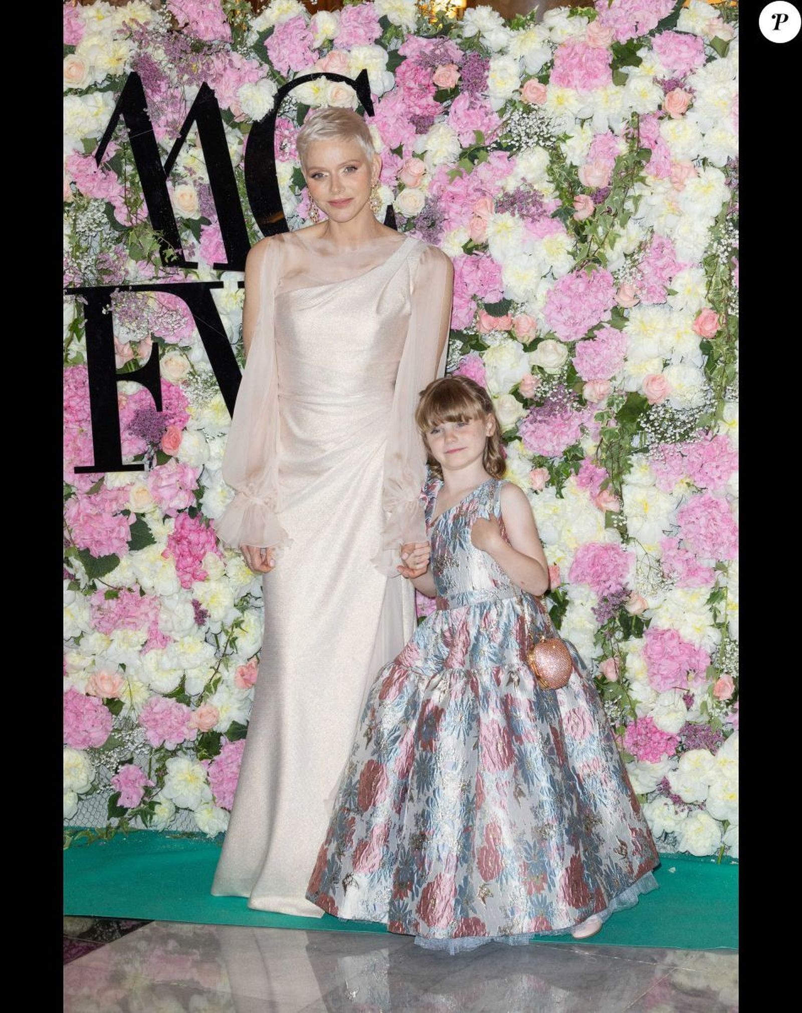 Charlene, con su hija Gabriella, en los premios de moda de Mónaco.
