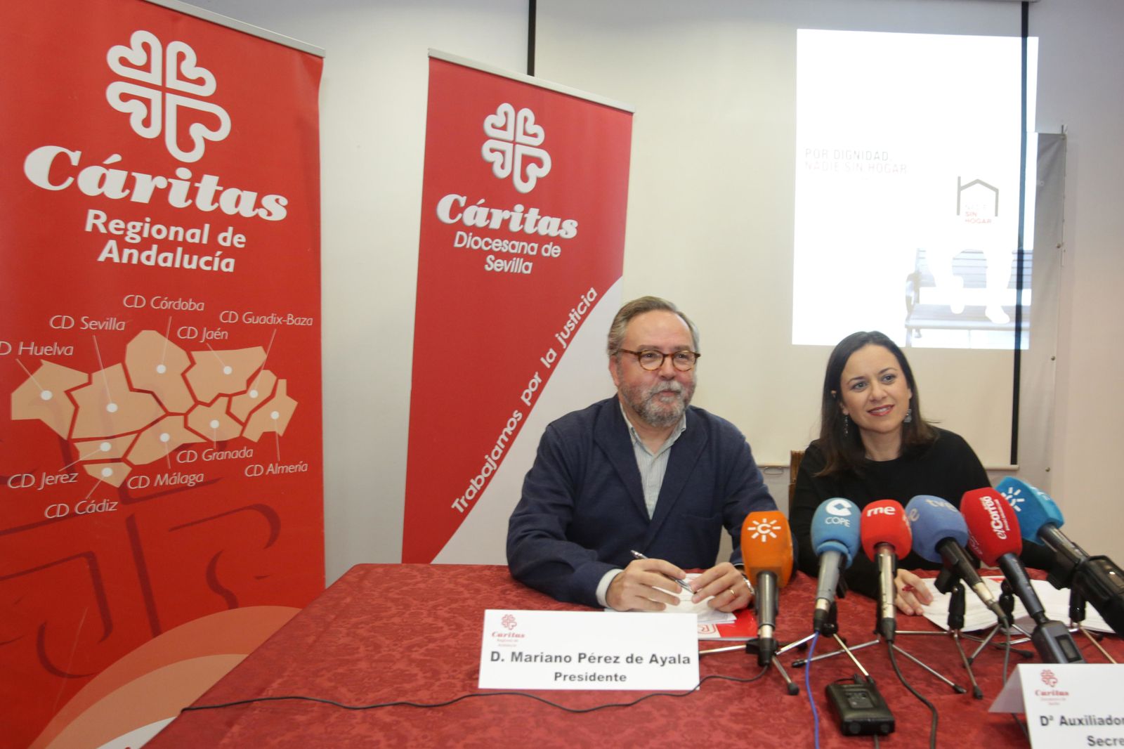 Mariano Pérez de Ayala y Auxiliadora González en la rueda de prensa de ayer.