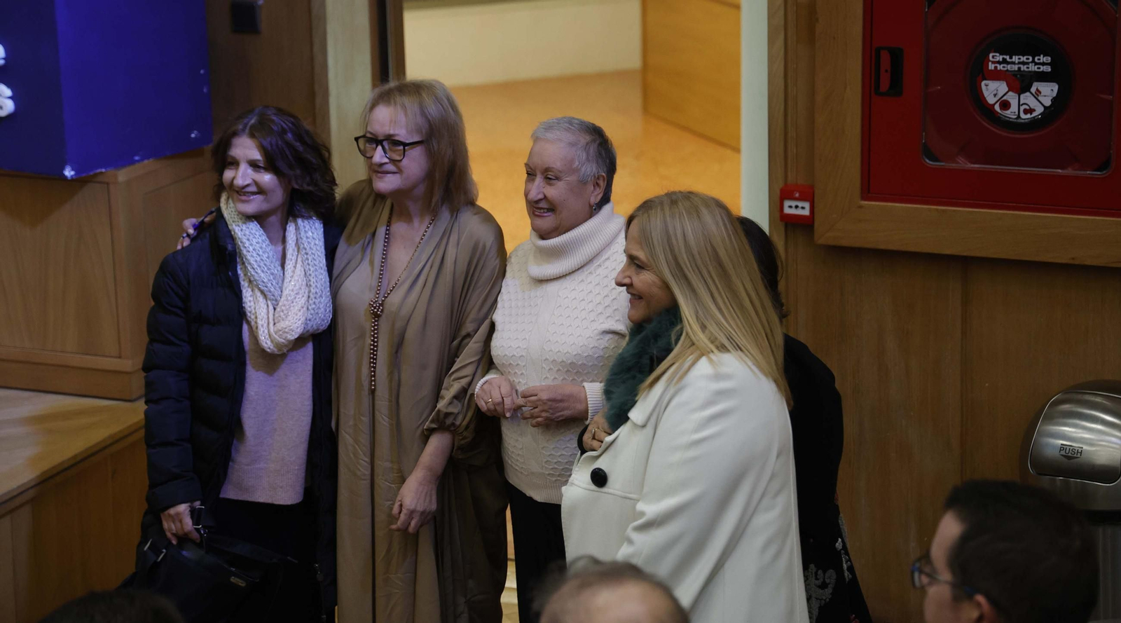 Fotos de la entrega de los premios del Ateneo de Algeciras a María Quiros y Tatiana Delalvz