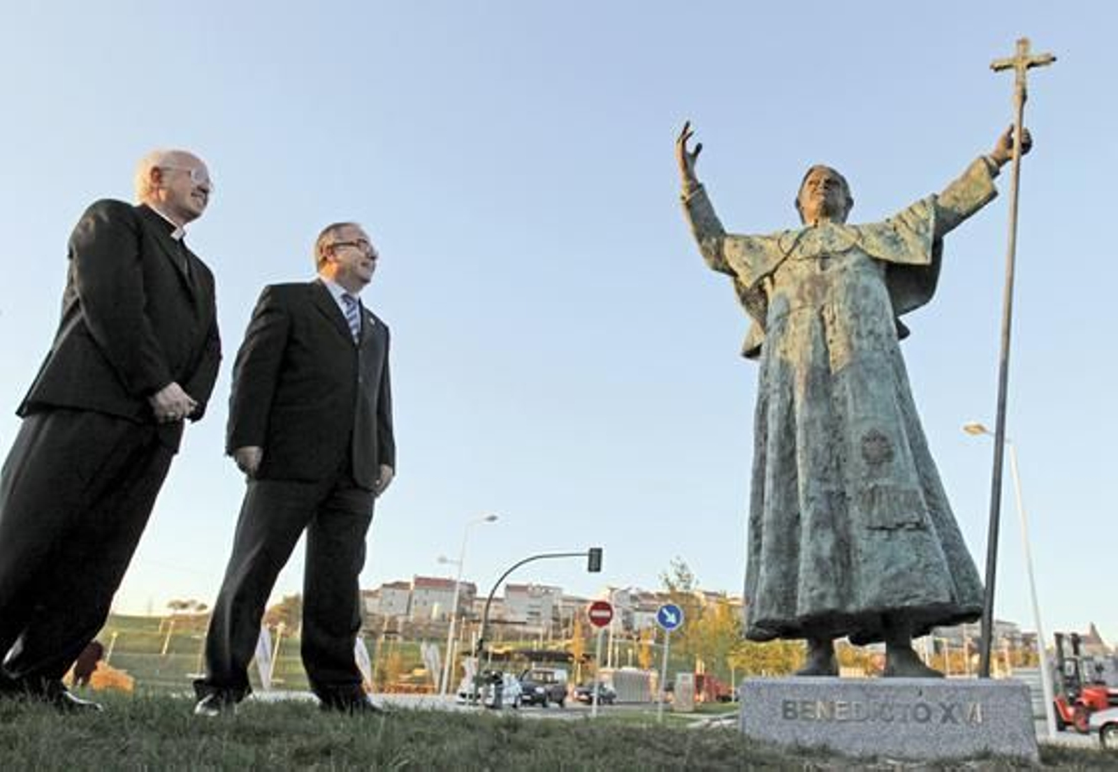 Estatua del papa Benedicto XVI en Santiago de Compostela.

Foto: EFE