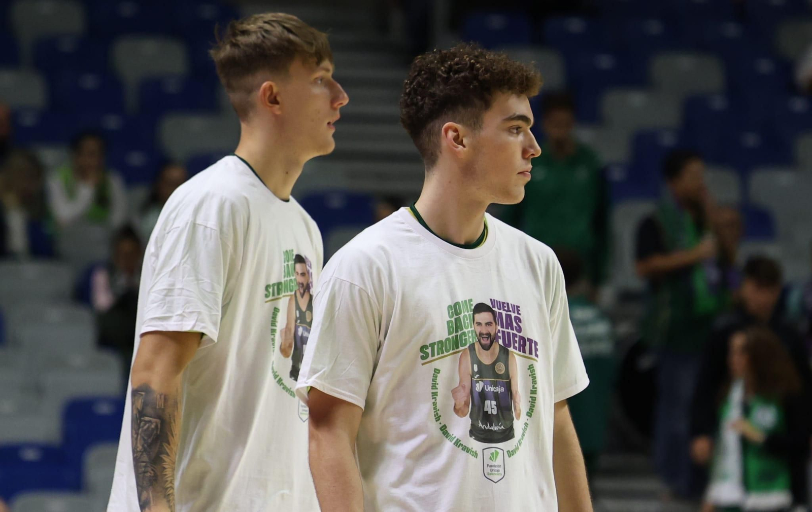 David Kravish, camisetas, vídeo y ovación para mandarle fuerzas