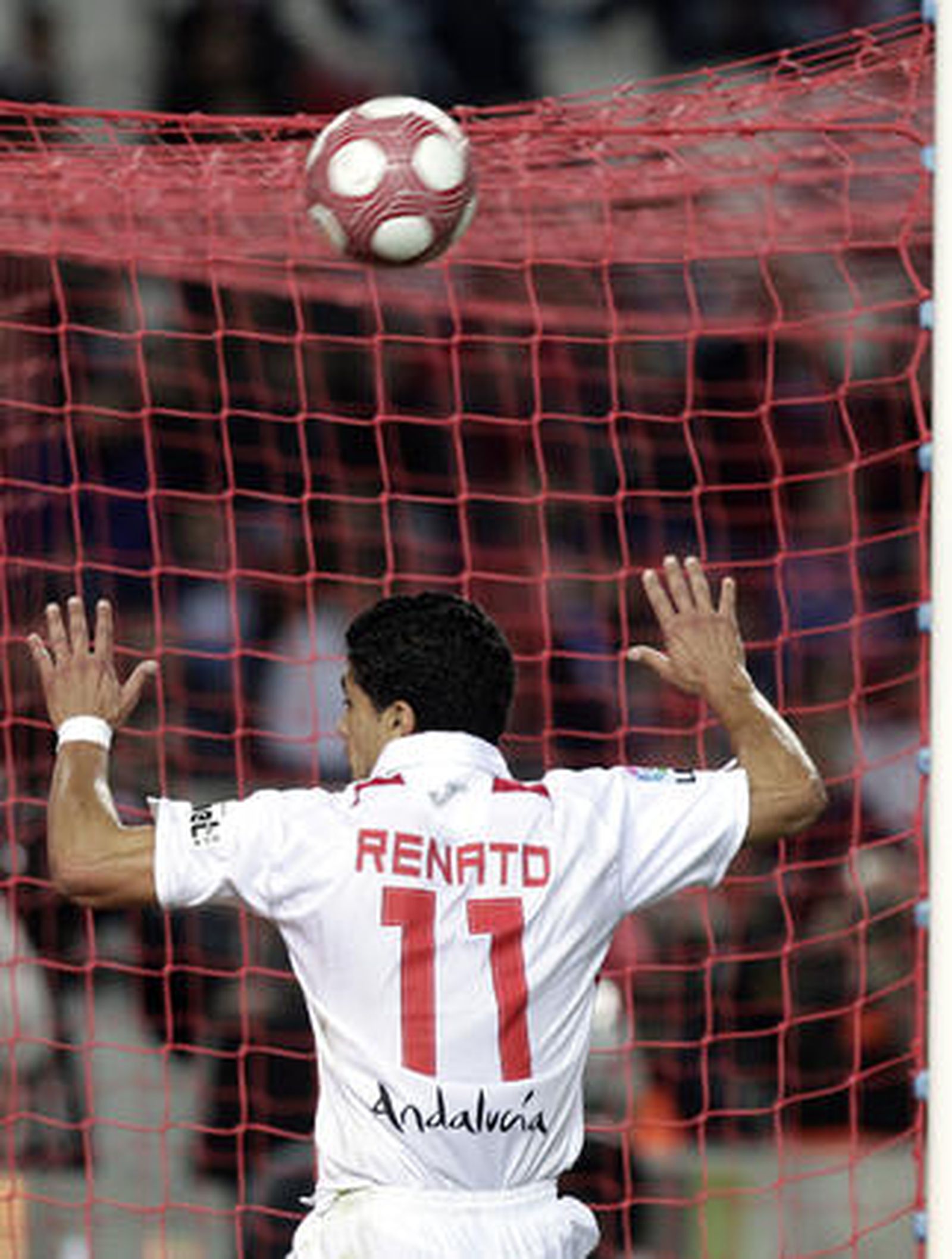 El Sevilla deja escapar otros dos puntos en su casa ante el Dépor y ya acumula 16 puntos perdidos en casa. / AFP