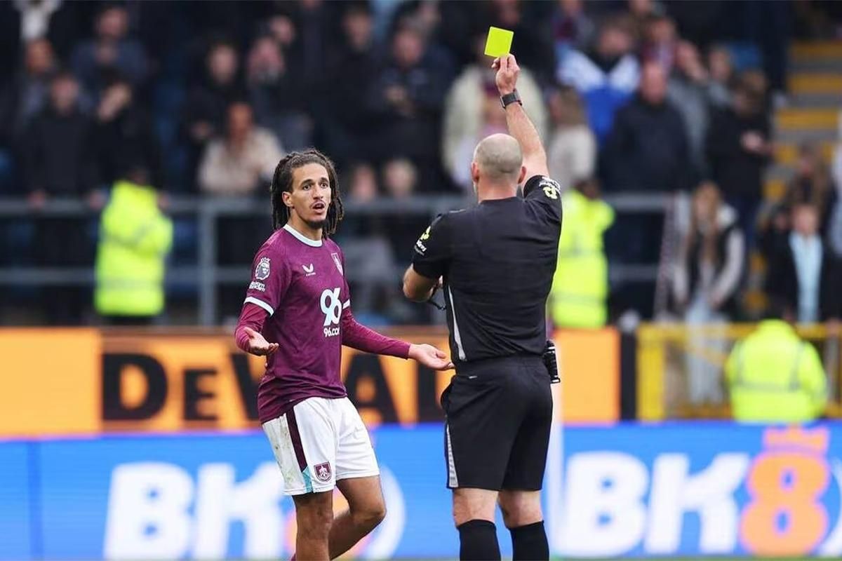 La FA acusa formalmente a Hannibal Mejbri de escupir a la grada en Leeds