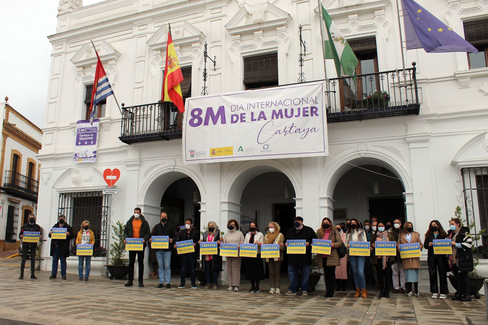 Concentración ante el Ayuntamiento de Cartaya.