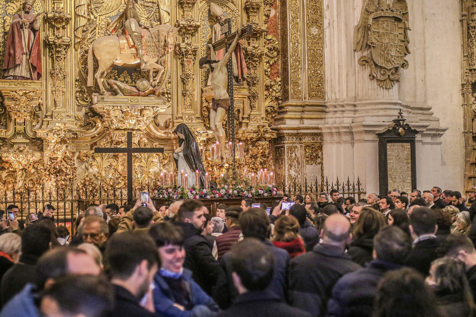 Fotogalería | El vía crucis de las cofradías de Granada en imágenes