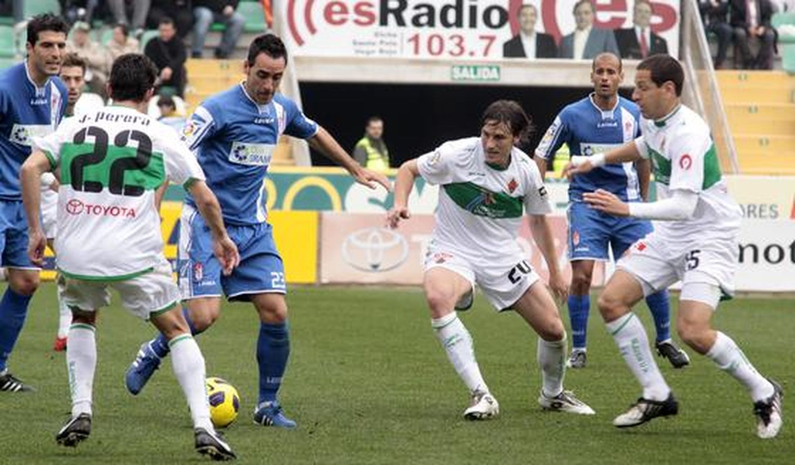 El Granada se trae un empate del estadio del Elche pese a jugar gran parte del partido con uno más (0-0). / LOF