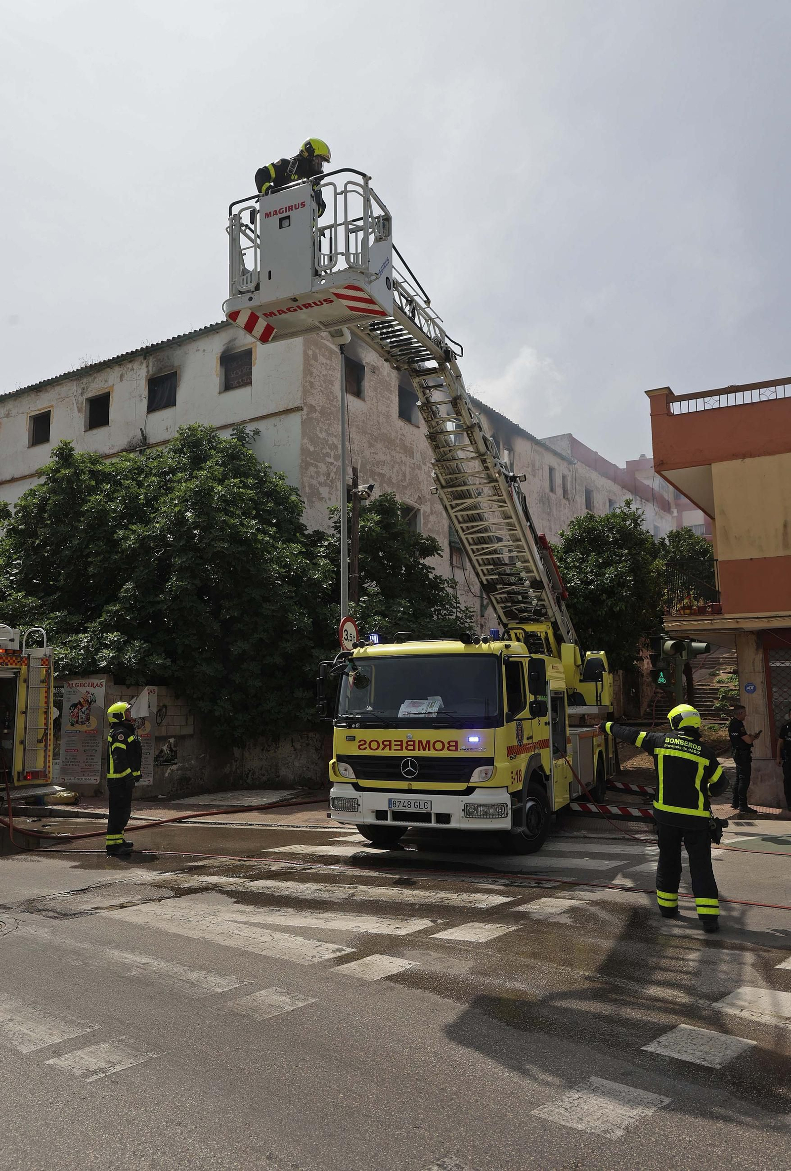 Fotos del incendio en el Patio de Soto en Algeciras Fotos del incendio del Patio de Soto en Algeciras