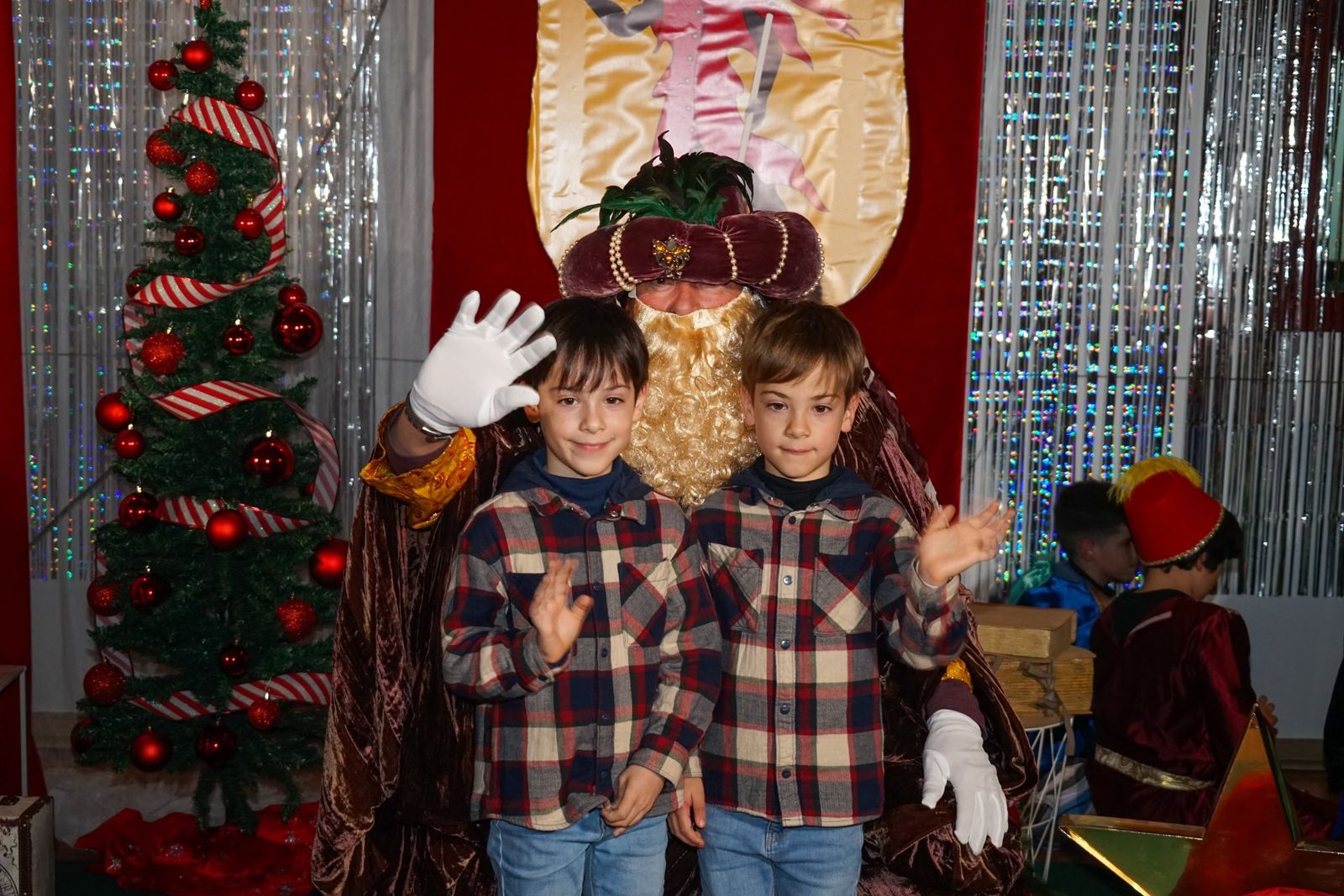La lluvia no pudo con una ilusión desbordante en Vícar: la cabalgata estática, en imágenes