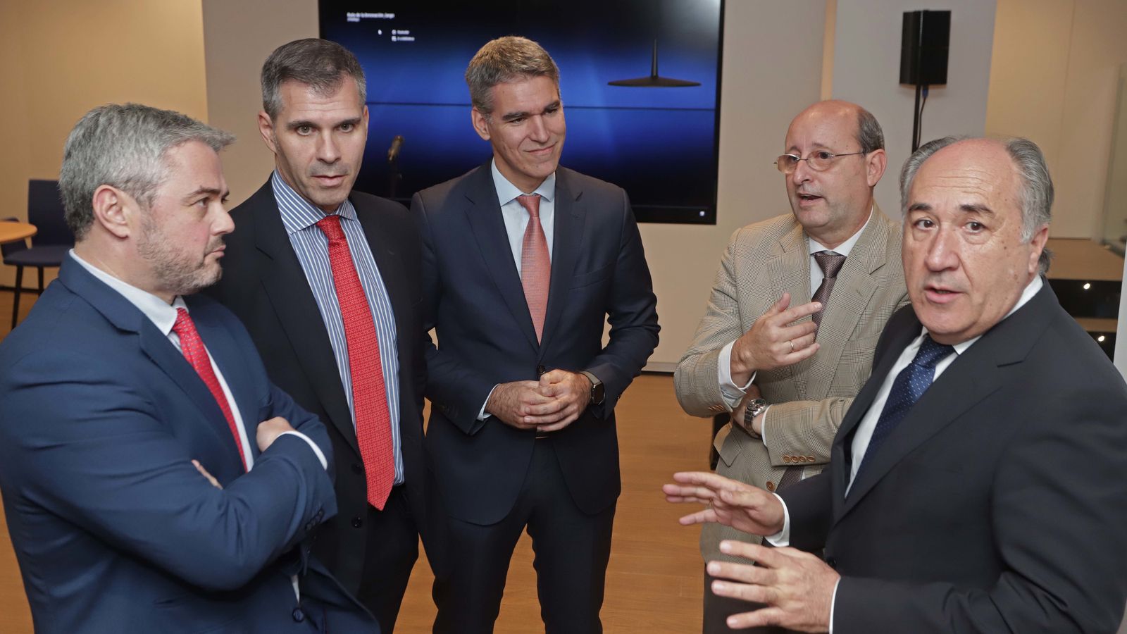 Inauguración de la nueva oficina de La Caixa en imágenes