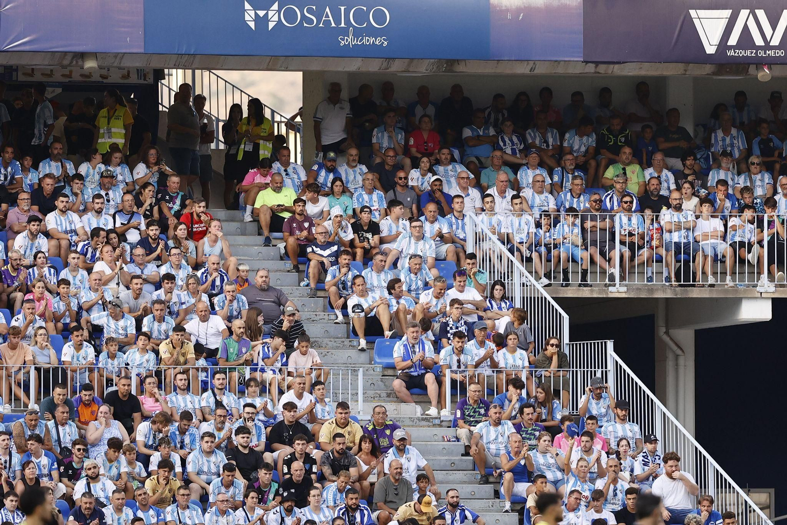 Búscate en las gradas de La Rosaleda durante el Málaga CF-Cádiz