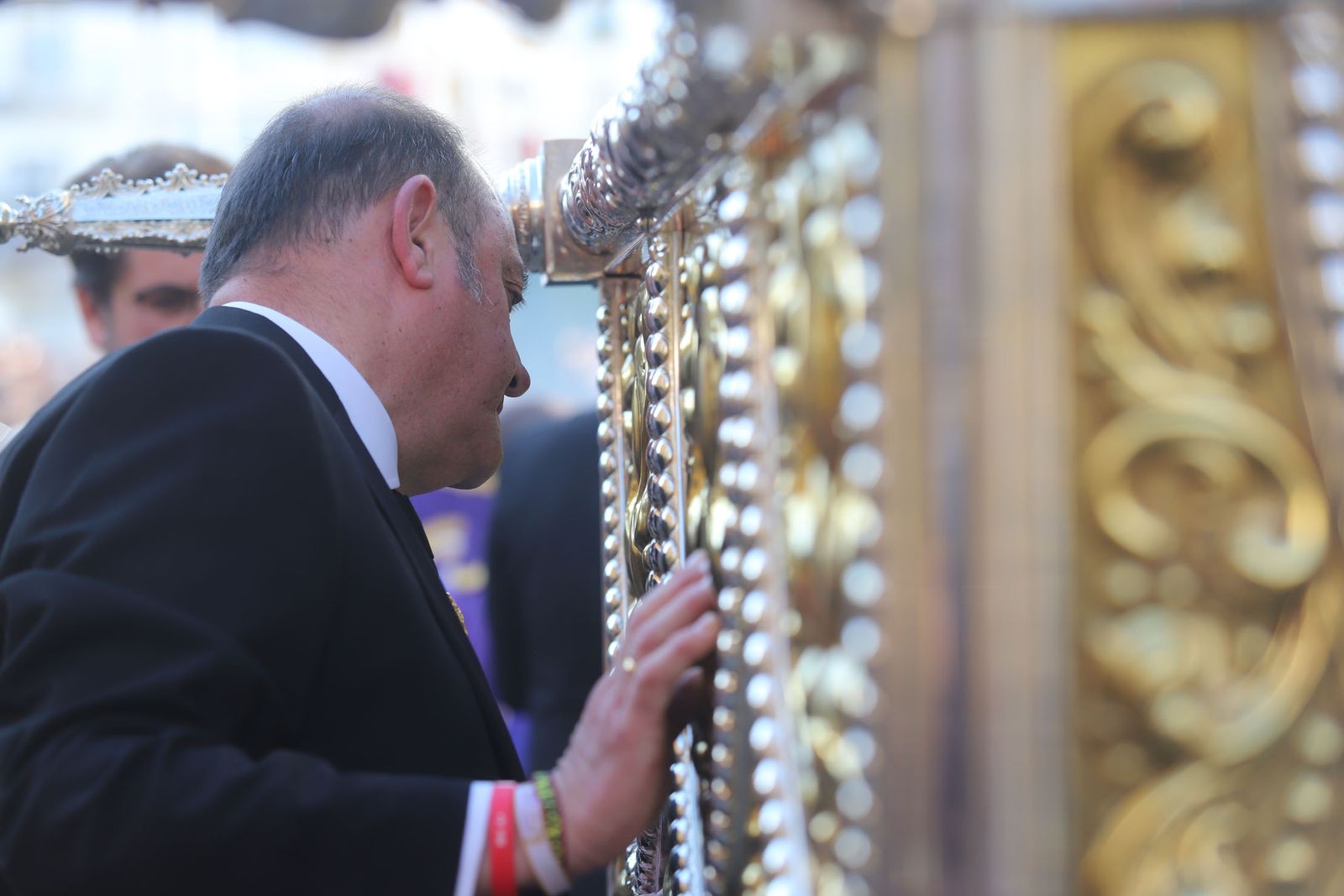 Imágenes del traslado del Cristo de Las Penas en sus Tres Caídas a la Milagrosa