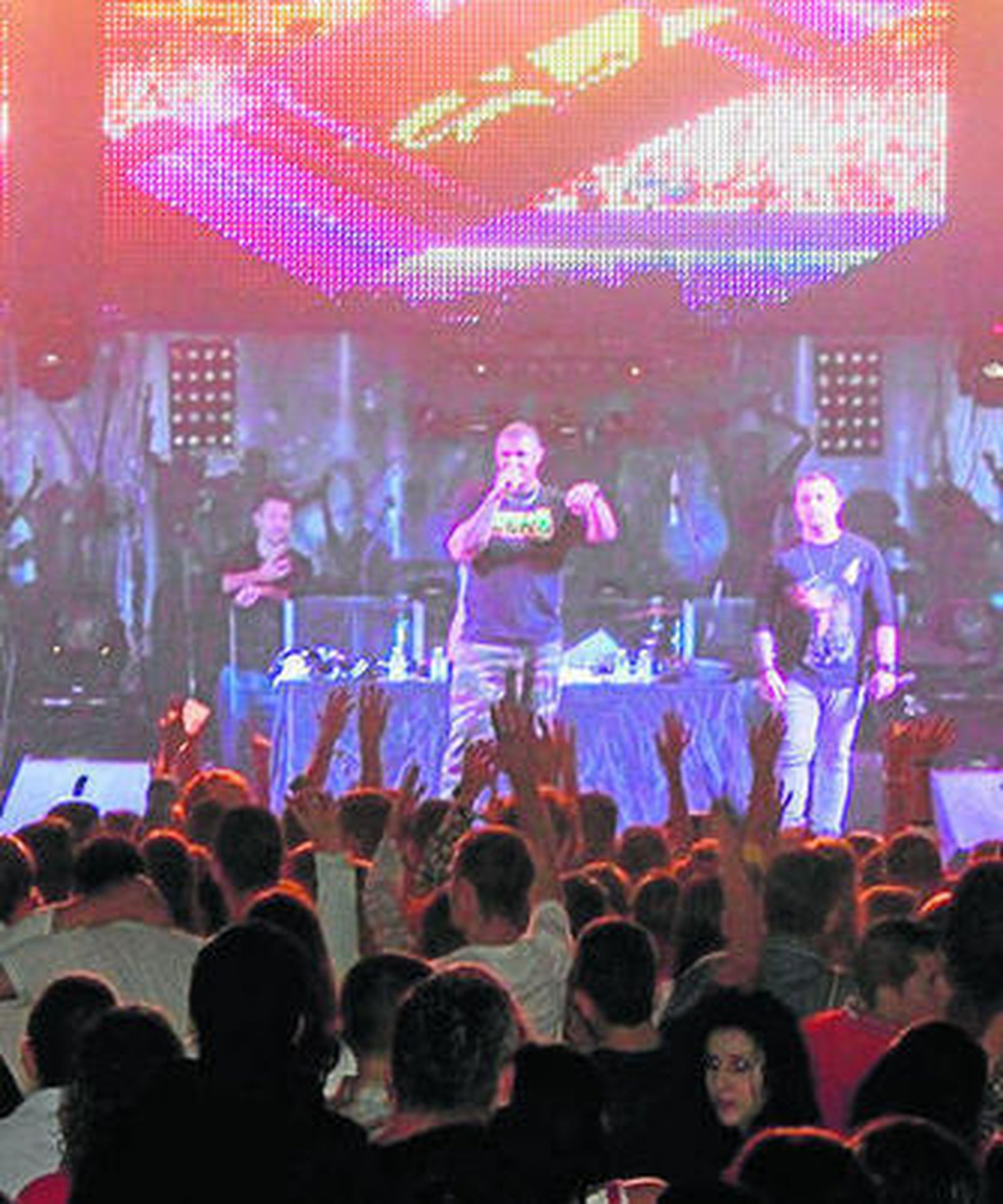 Henry Méndez, a la izquierda, y Manuel Orta, durante sendas actuaciones.