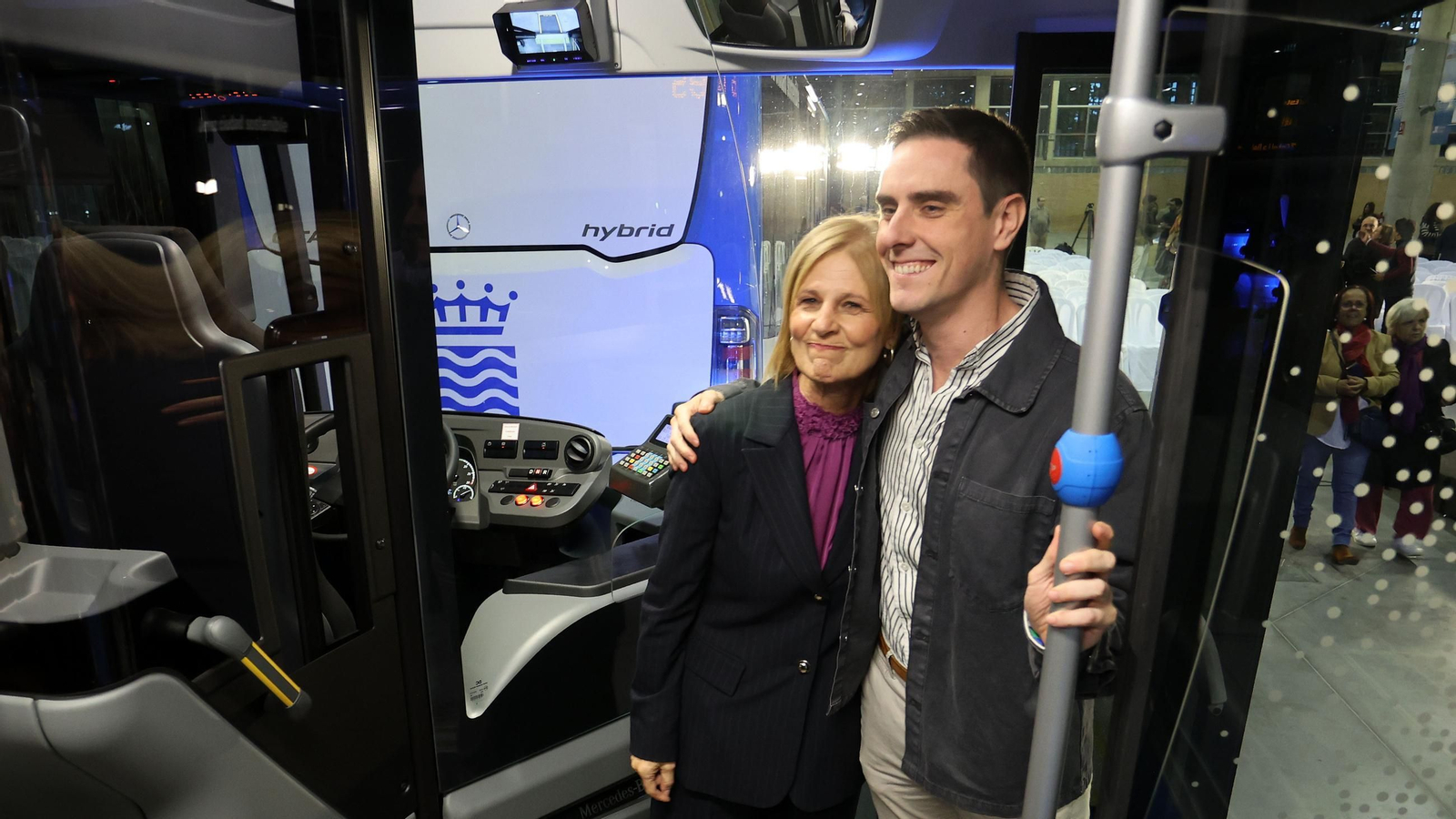 Imágenes de la presentación de los nuevos autobuses urbanos de Jerez