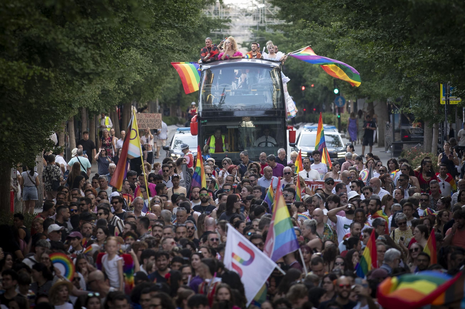 Las mejores imágenes de la manifestación por el Día del Orgullo LGBTIQ+ en Granada