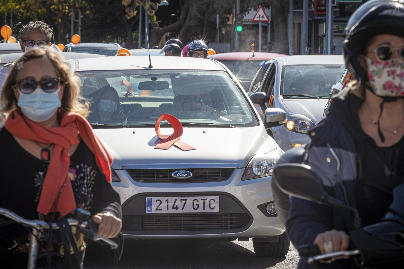 Imágenes de la caravana de coches en Cádiz contra la Ley Celaá