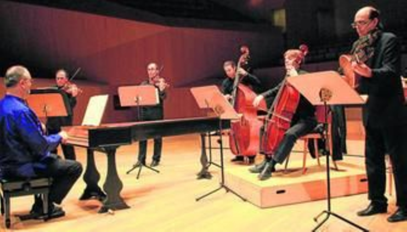 Al Ayre Español, la formación que dirige Eduardo López-Banzo, actúa este domingo en el Hospital de Santiago de Úbeda.