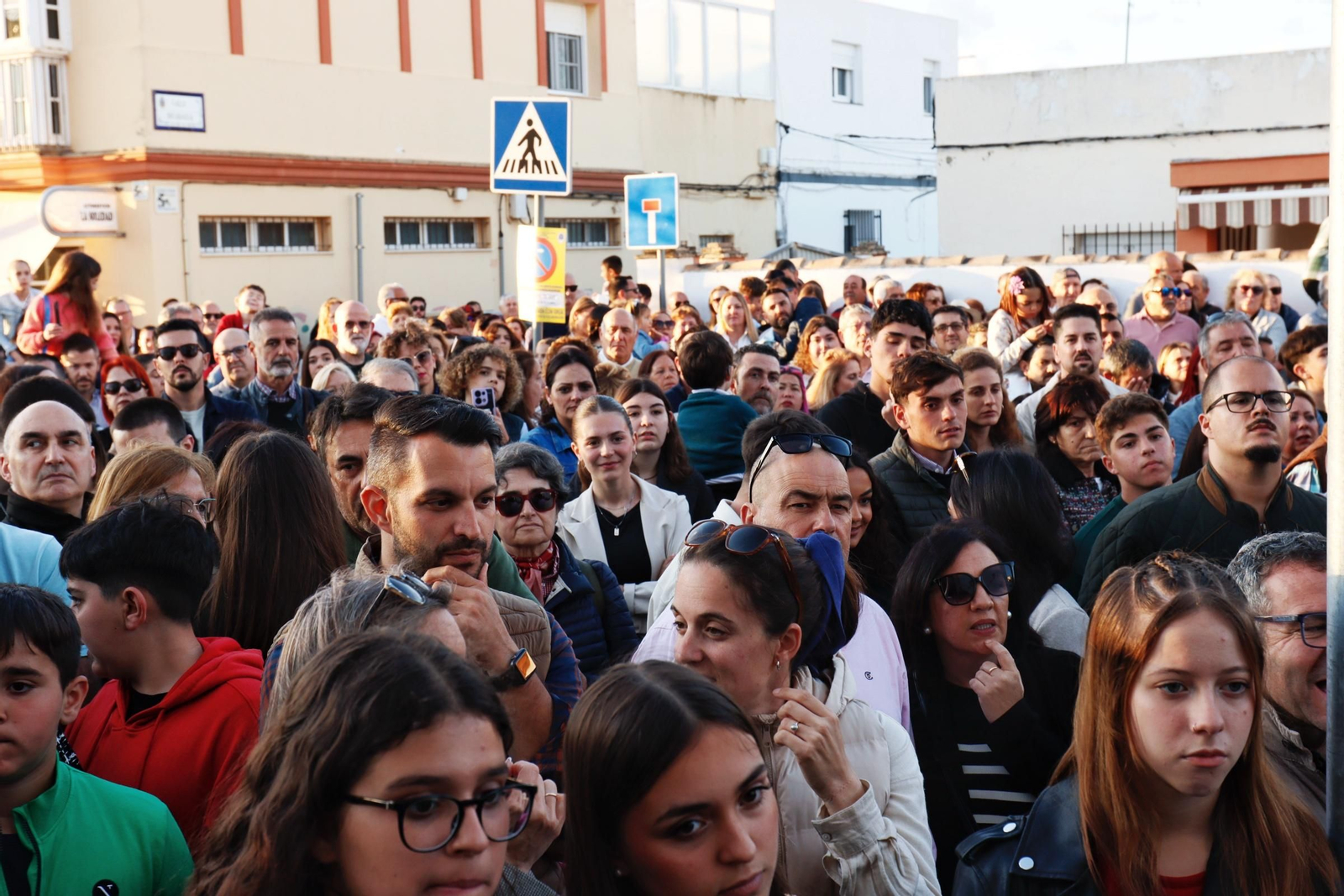 Imágenes de la salida de la Soledad en la Semana Santa de Chiclana 2025
