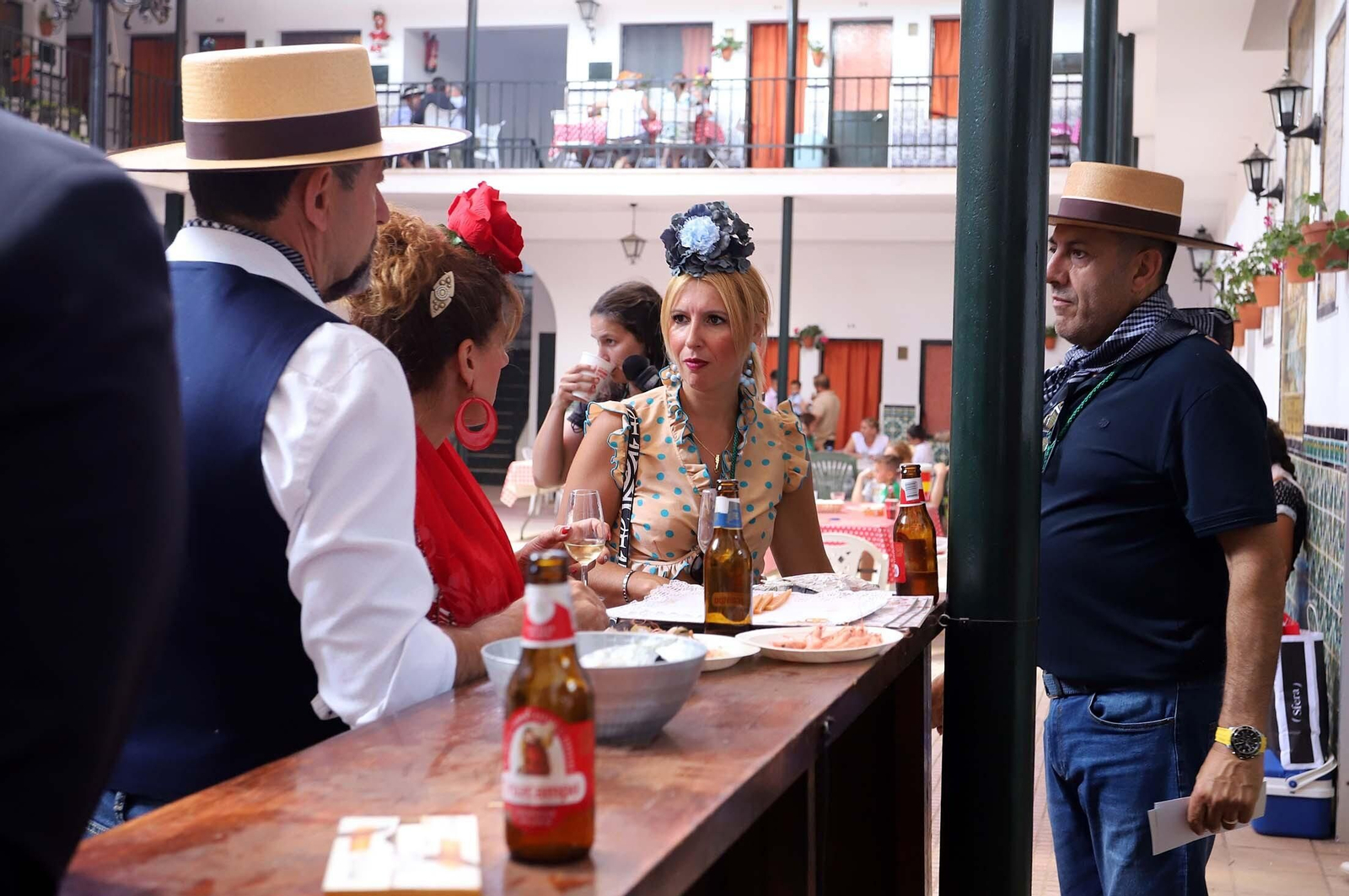 Imágenes del ambiente El Rocío y en Casas de Hermandades