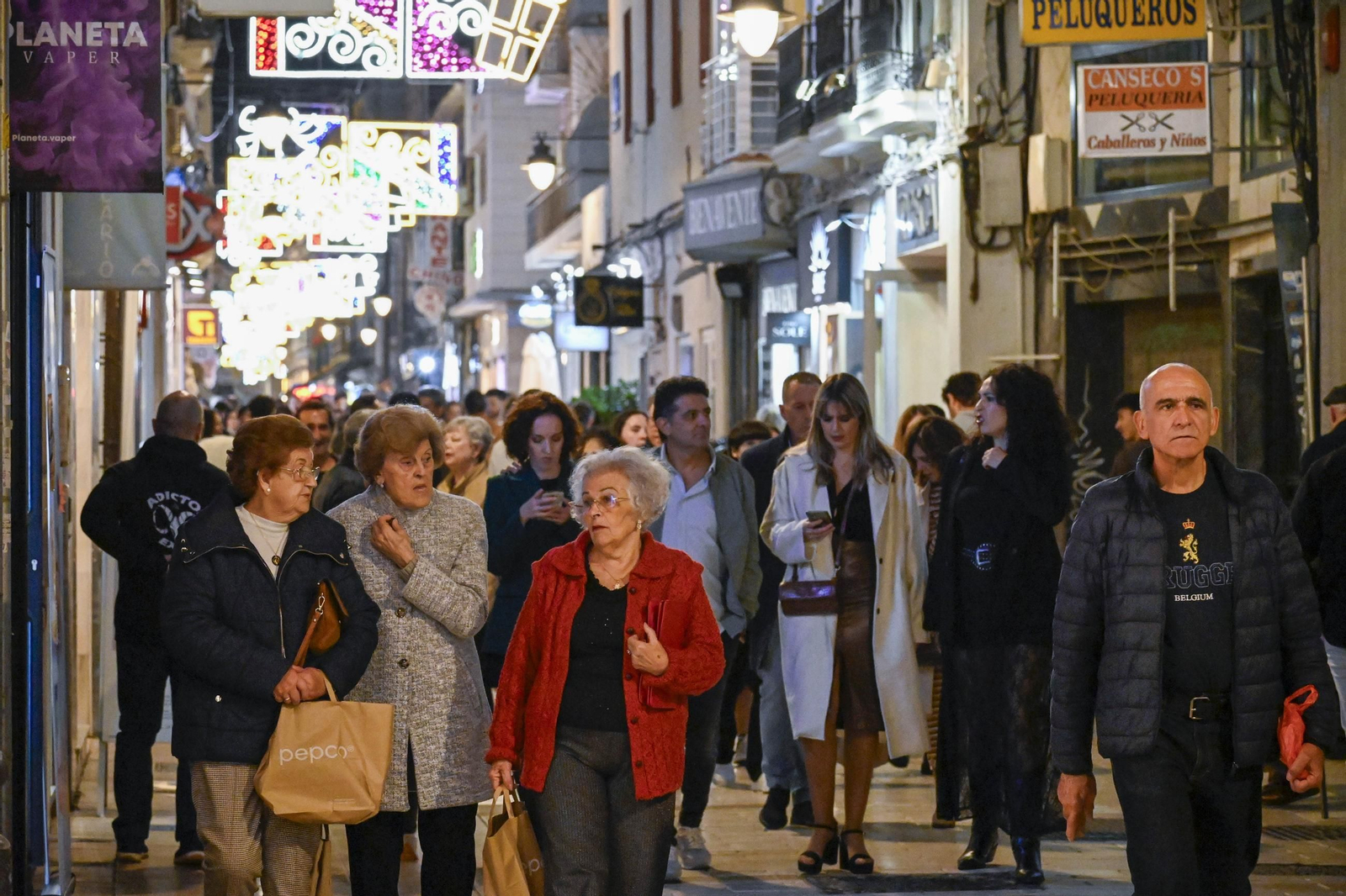 Imágenes de la nevada y alumbrado navideño en Huelva