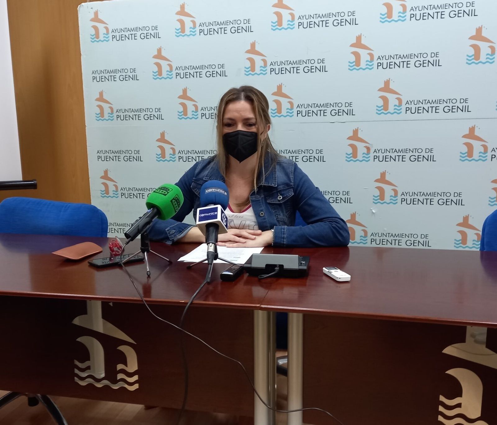 Eva Torres durante la presentación de propuestas para el cartel del LV Festival de Cante Grande “Fosforito”