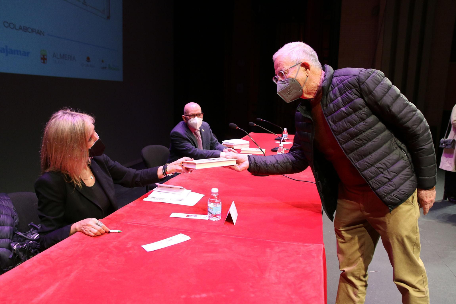 Fotogalería Diario de los Libros, con Marta Robles y su obra 'Pasiones carnales'